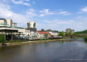 A picturesque river flowing beneath a charming bridge, creating a serene and scenic view.